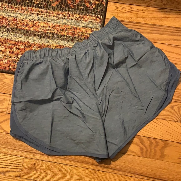 NWT Nike Women's Tempo Running Shorts - Picture 6 of 7